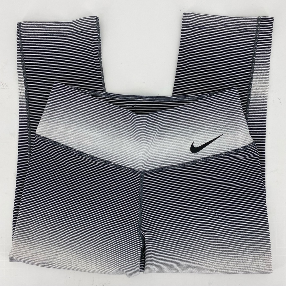 Nike Black & White Legendary Horizon Capri Leggings - Picture 2 of 8